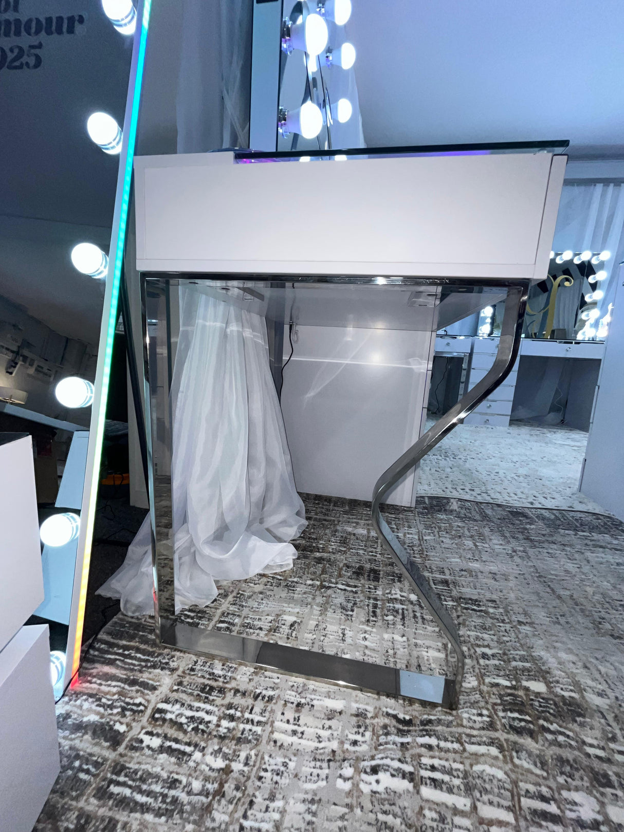 Glam 6 Drawer Vanity Dresser