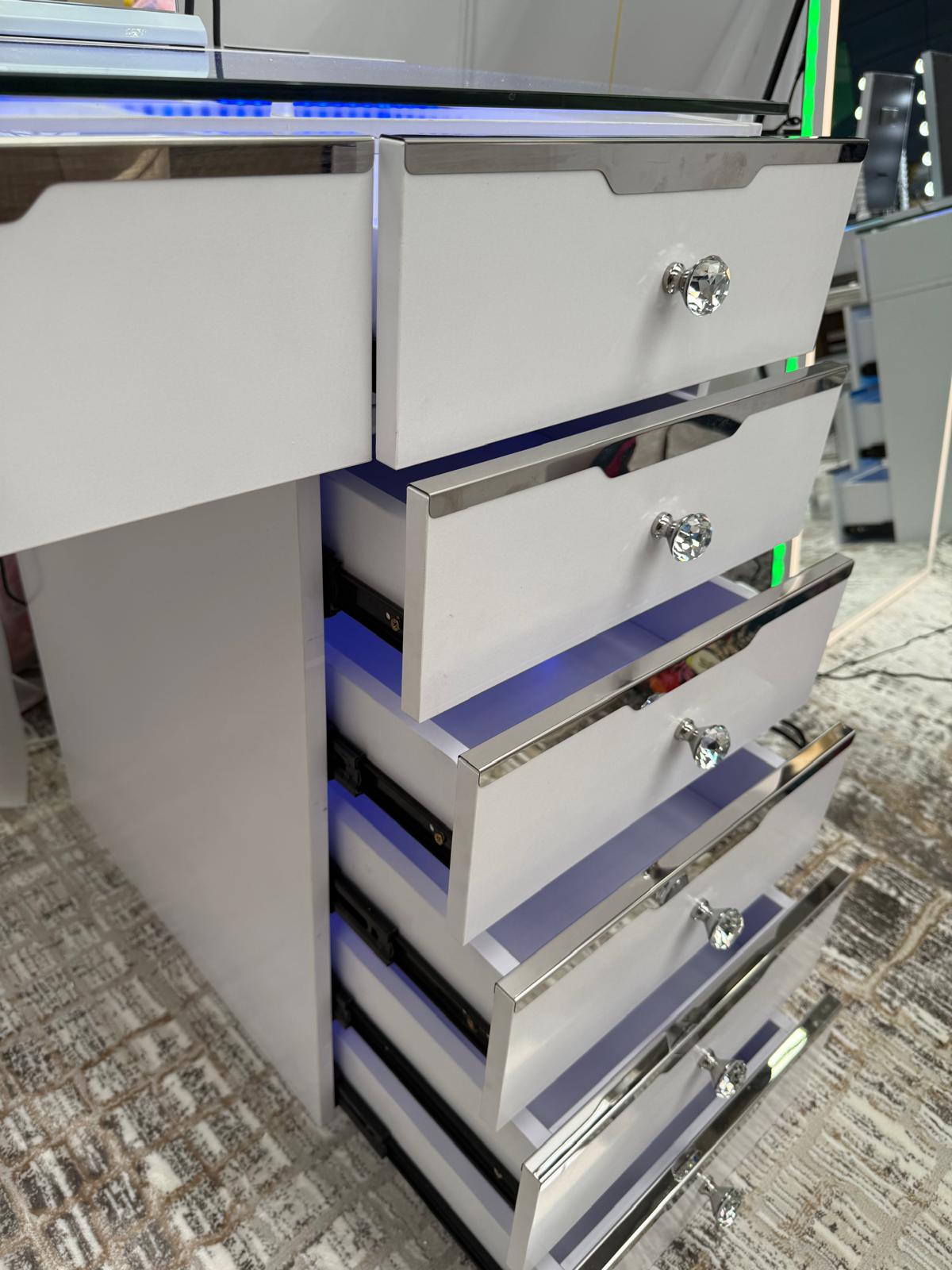 Glam Queen 8 Drawer Vanity Dresser