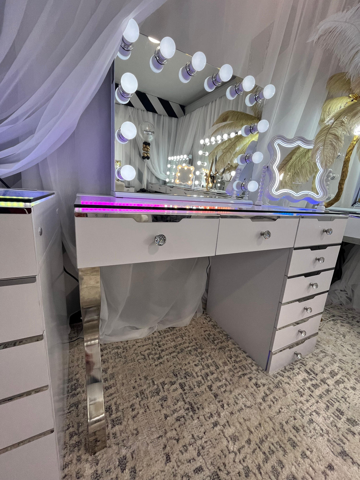 Glam Queen 8 Drawer Vanity Dresser