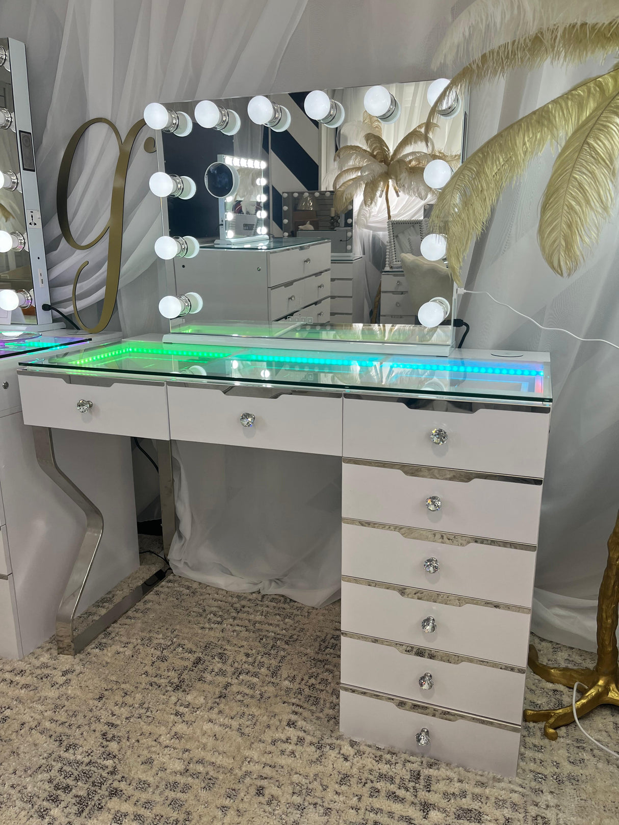 Glam Queen 8 Drawer Vanity Dresser