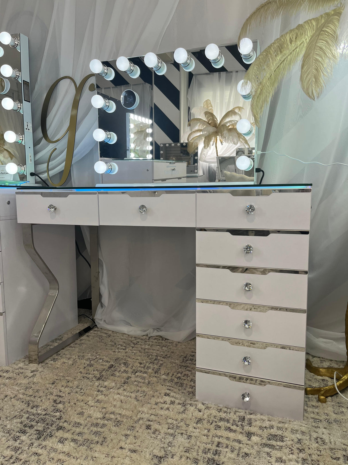 Glam Queen 8 Drawer Vanity Dresser