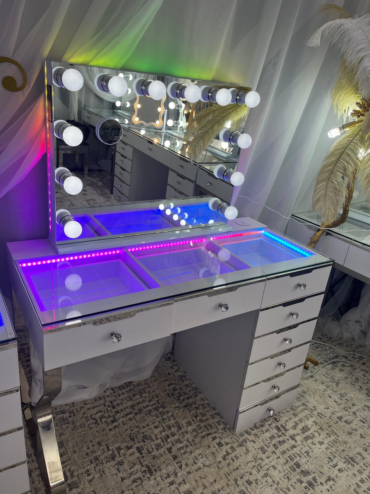 Glam Queen 8 Drawer Vanity Dresser