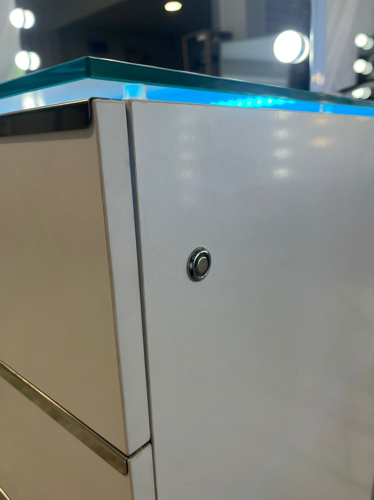 Glam 2 Drawer Vanity Dresser