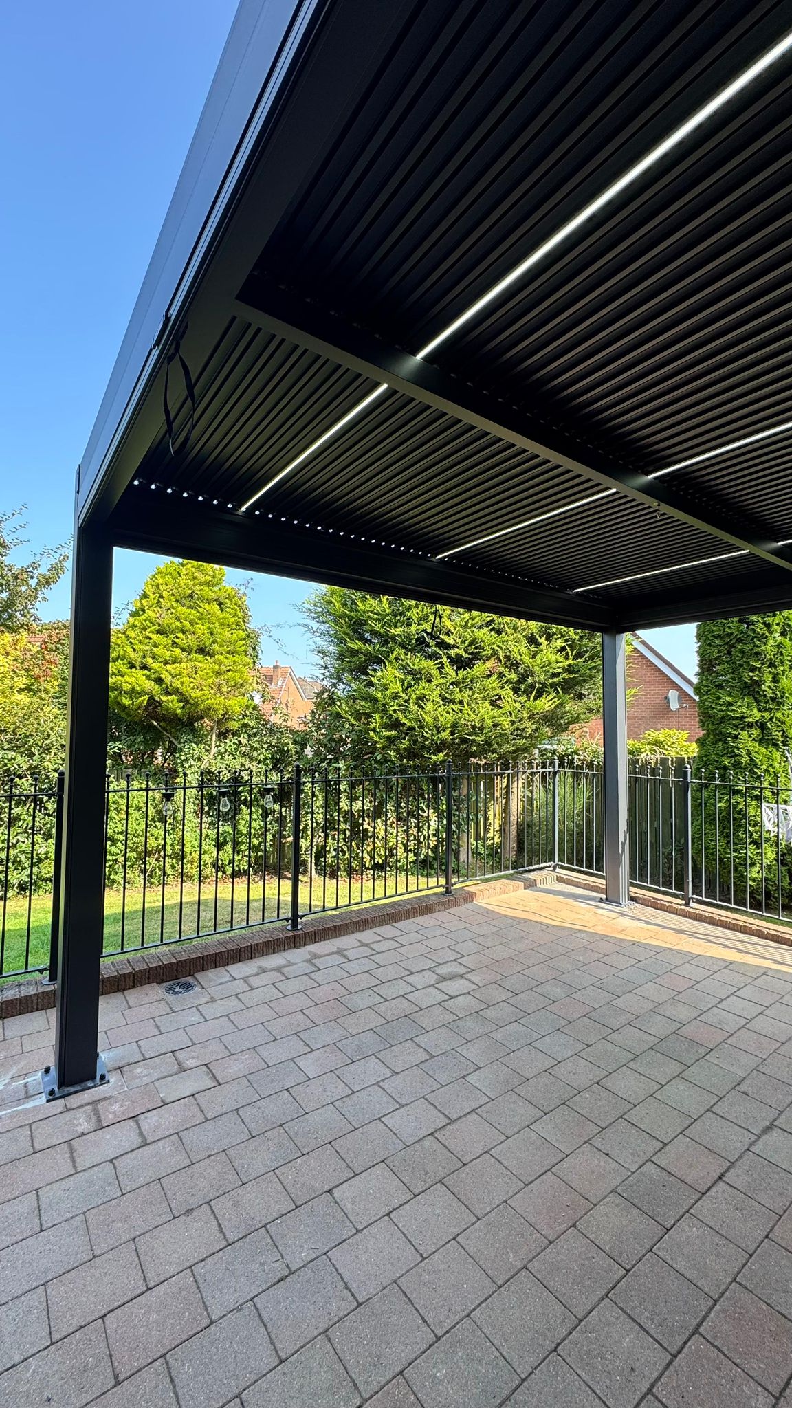 Neptune Aluminium Pergola in Graphite Grey