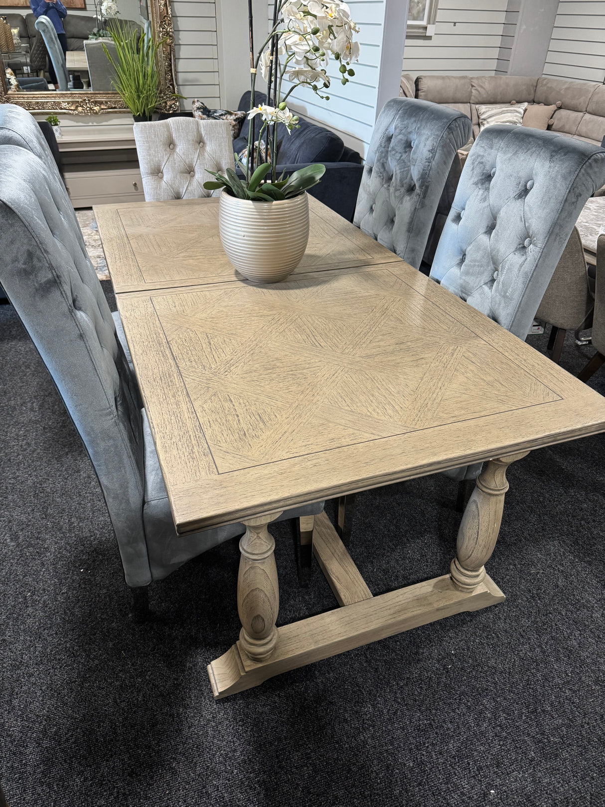 Shop display Marilyn Beige Extendable Dining Table (Seat 6-8)
