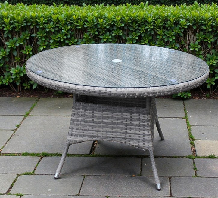 Majorca 6-seater garden dining set featuring a glass-top rattan table at furniture store ni