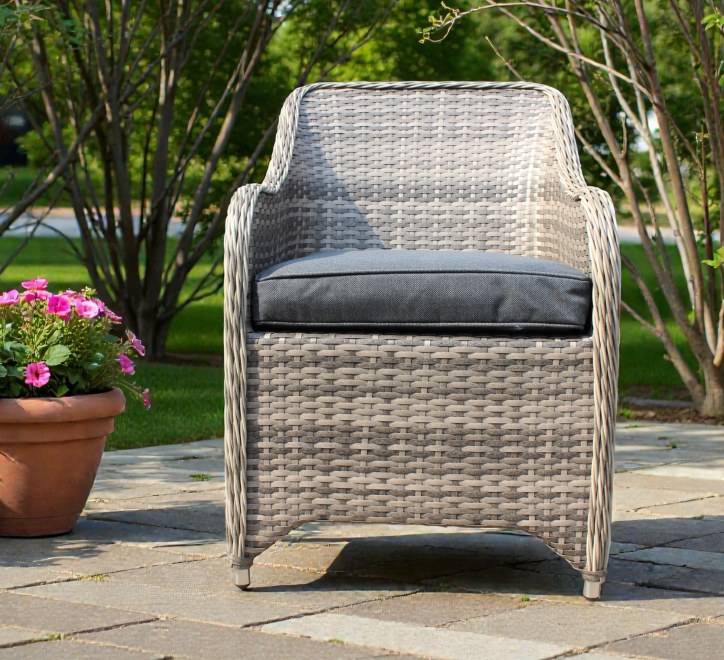 Valencia garden dining set with stylish wicker chairs at the furniture store ni